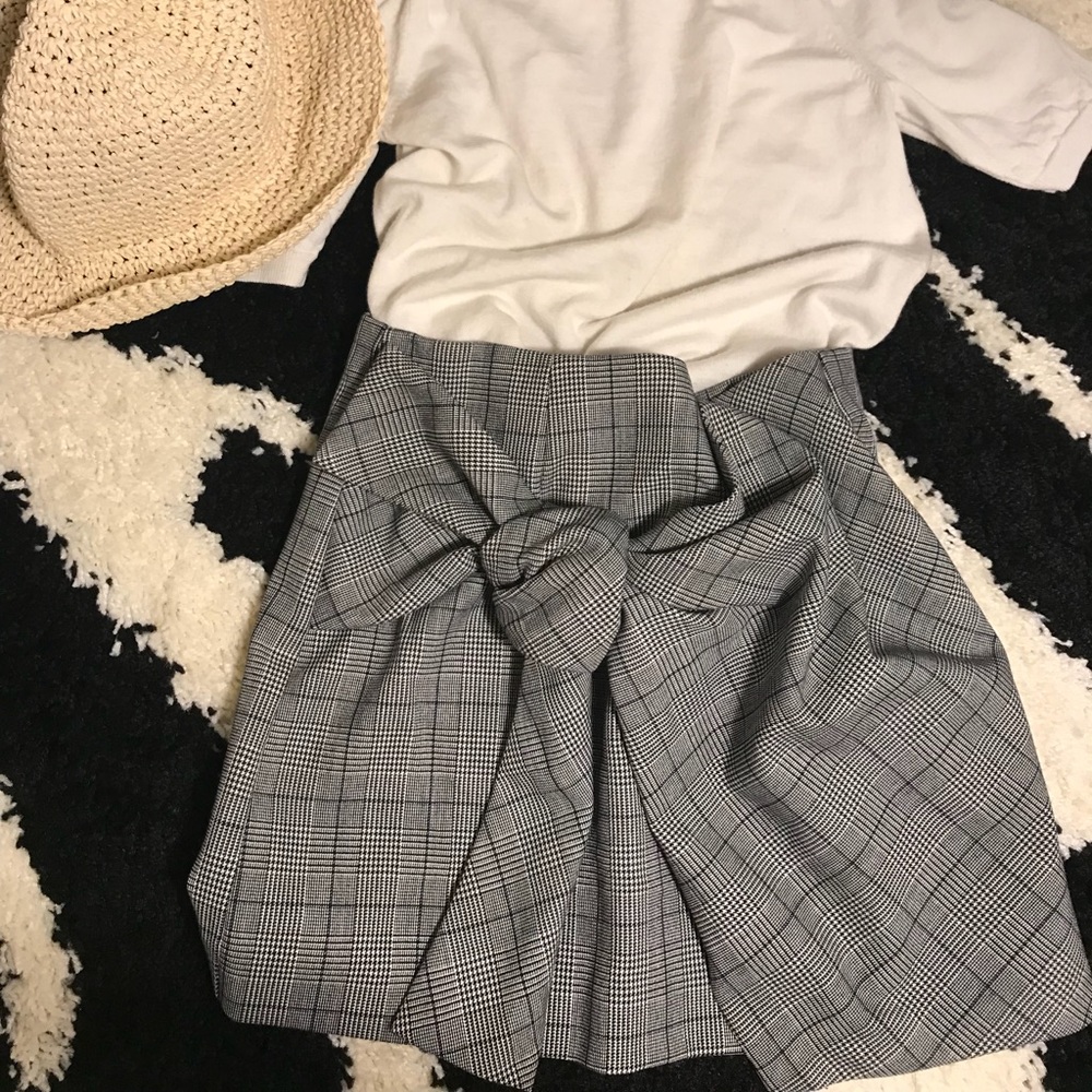 Plaid mini skied with a knot. #Forever21